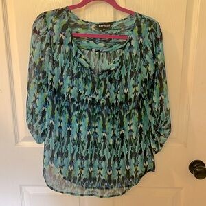 Great condition Express blouse with v neck and cuffed sleeves